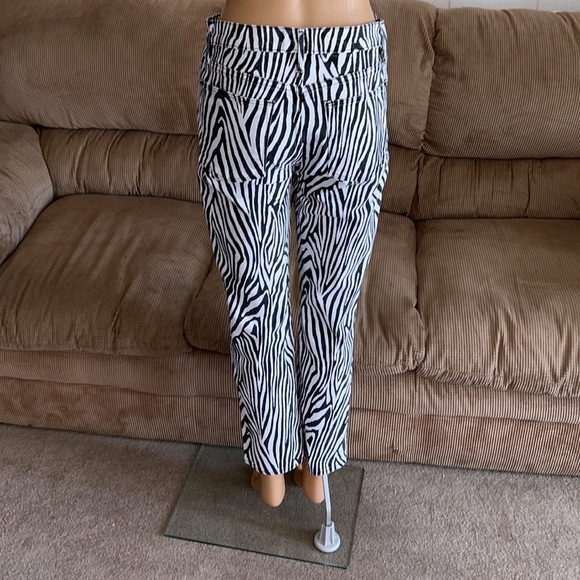 NWOT. Frame Le High Straight  Zebra Jeans - Picture 5 of 6